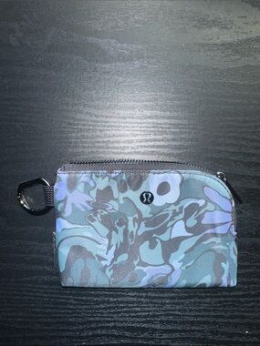 Lululemon Camouflage Clippable Card Pouch - Green Grey